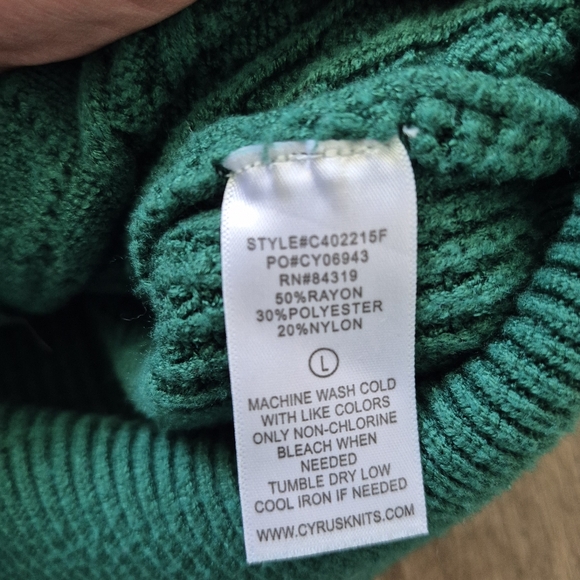 Cyrus Women's Cabincore Green Cable Knit Crewneck Sweater Size Large - Picture 5 of 5